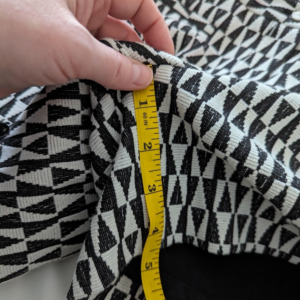 Anthropologie B&W patterned shorts - Picture 6 of 7